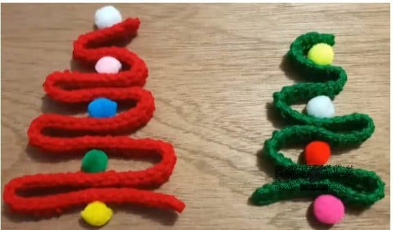 CROCHET POM POMS CHRISTMAS TREE