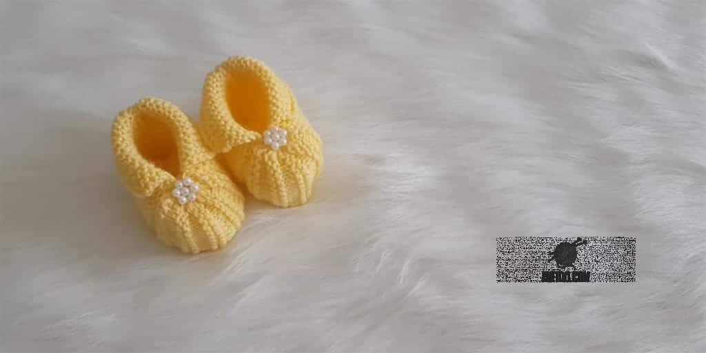 knitting-shoe-baby-yellow